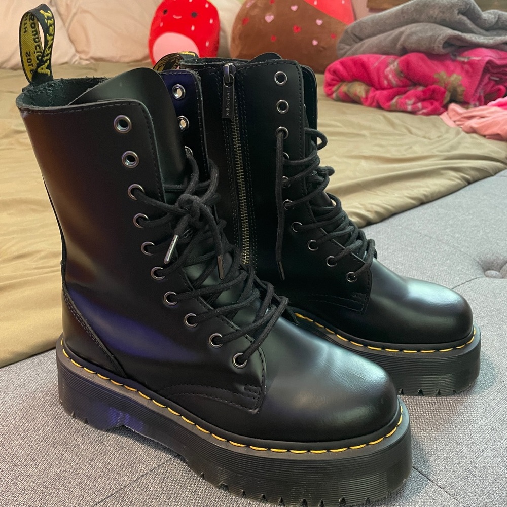 Platform doc martens